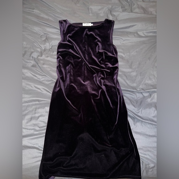Vintage ‘90s CDC CAREN DESIRÉE COMPANY Dark Purple Velvet Sleeveless Dress - Picture 2 of 3